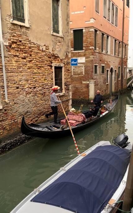 Dream'S Door With Canal View In البندقية المظهر الخارجي الصورة